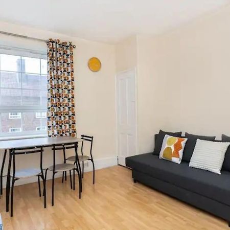 Ferienwohnung Tranquil 1Br In South Bank With Onsite Parking London Exterior foto