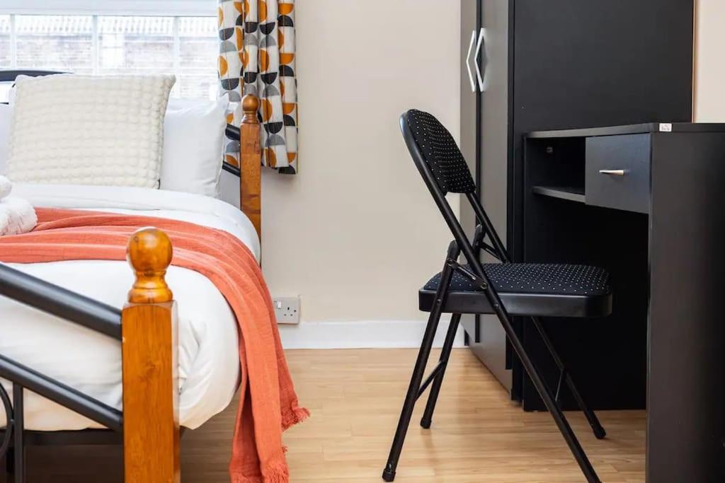 Ferienwohnung Tranquil 1Br In South Bank With Onsite Parking London Exterior foto