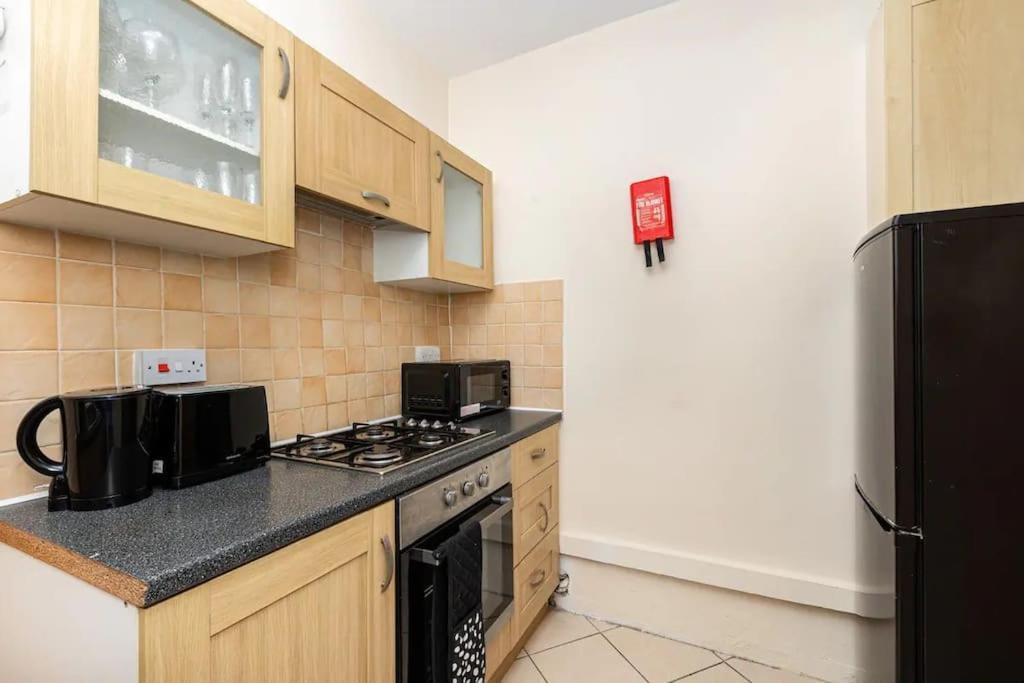 Ferienwohnung Tranquil 1Br In South Bank With Onsite Parking London Exterior foto