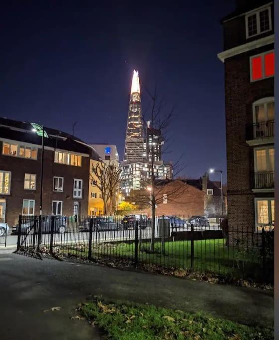 Ferienwohnung Tranquil 1Br In South Bank With Onsite Parking London Exterior foto