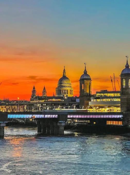 Ferienwohnung Tranquil 1Br In South Bank With Onsite Parking London Exterior foto